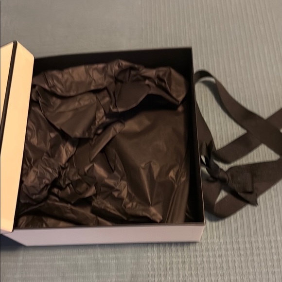 Jo Malone Cream Box with Black Ribbon - Picture 2 of 2